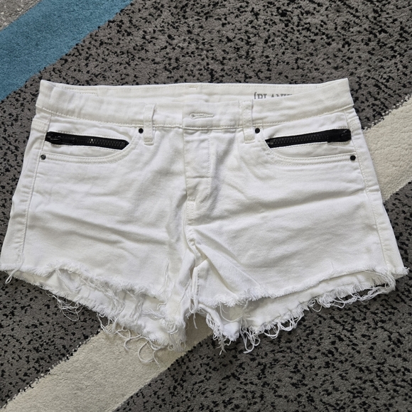 Blank NYC Pants - Blank NYC low Rise Mini Shorts, 28, EUC